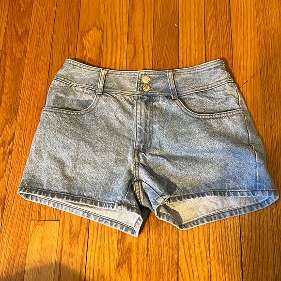 Saint High Rise Raw Hem Denim Shorts (Vintage Light)
